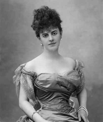 La comtesse Élisabeth Greffulhe en 1895.Photographie de Paul Nadar. Wikimedia